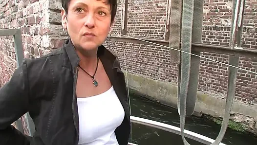 Meraklı ev hanımı beni evine davet ediyor