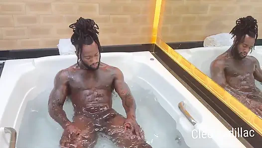 Cuckold, karısının büyük penisin siyahıyla oynadığını görmek istiyordu