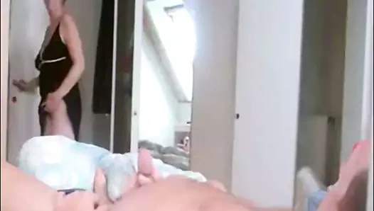 Harika doğal milf eş üzerinde üst