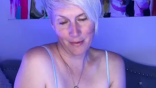 I Can't Sleep So StepMommy Gave Me A Good JOI