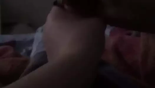 Uzun tırnaklar çift el handjob tarafından kız arkadaş