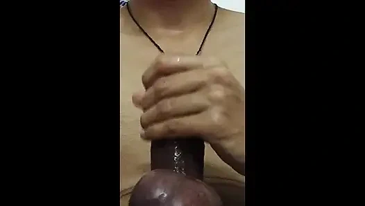 Yakın çekim zoom tüm titreşimler bağlı sert yarak ve taşaklar