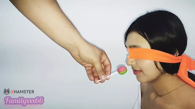 игра во вкусы с моей сводной сестрой, я ей изменяю и в конце концов она сосет член и получает сперму на все лицо