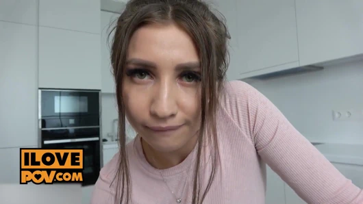 Döl guzzling yarak fahişesi kriss kiss bakış açısıyla seni memnun etmeye hevesli