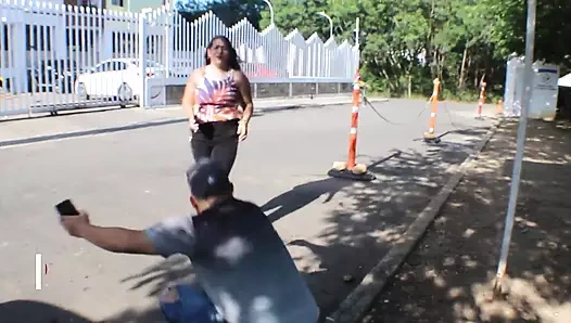 İyi bir anlaşmadan sonra bir yabancıyla sikişiyor - İspanyolca porno