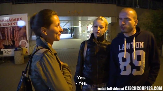 Güzel Çek çifti gf değişimi için para alır