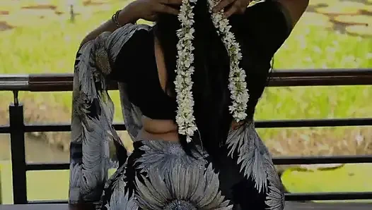 Hintli büyük memeli teyze