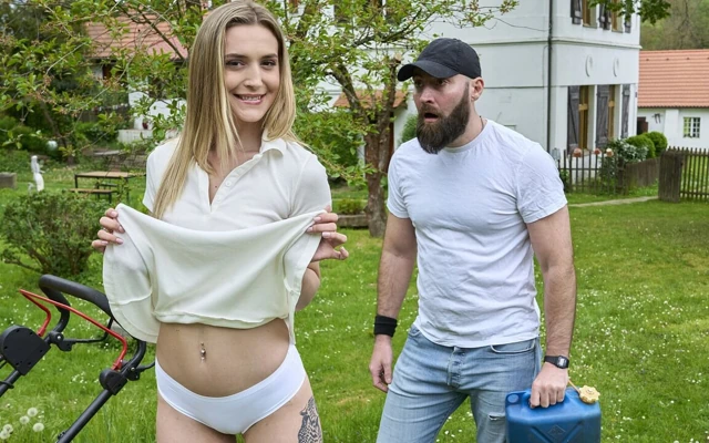 Arka bahçede amcık servisi