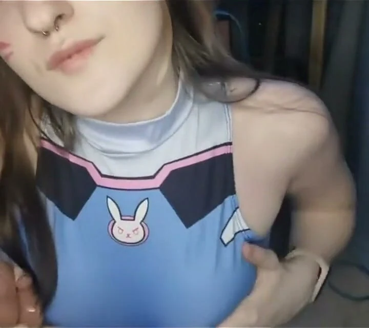 Overwatch'tan cosplay için çok çabaladım! Hoşuna gidiyor mu?