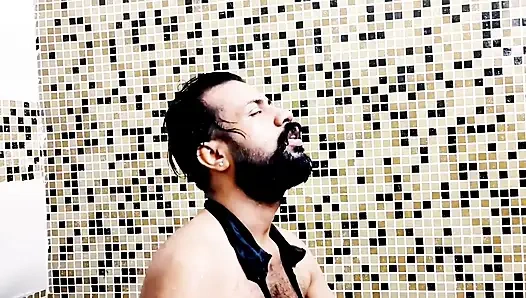 Hintli bir çift beş yıldızlı bir otele gitti ve Jacujji'de sert sikişiyor