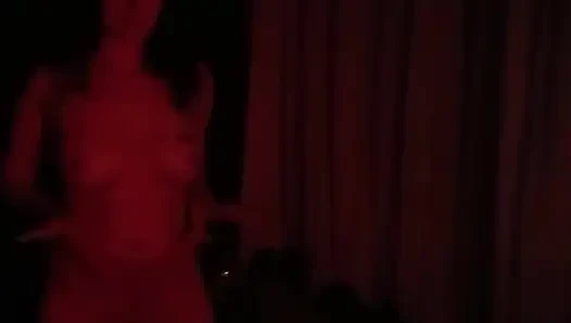 Seni düşünerek kendime dokunuyorum