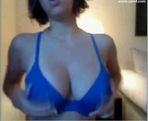Wetwhore4u kamerada büyük göğüsler gösterir