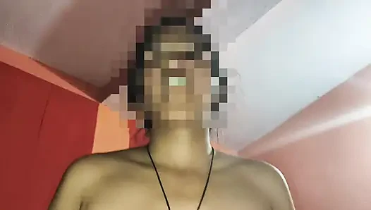 Ateşli Hintli kız arkadaş otel odasında erkek arkadaşını ikinci kez sikiyor