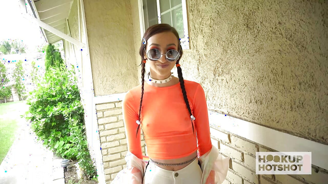 İnce hatun Carmen Rae paketleniyor ve çok fışkırtıyor!
