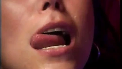 kaltak berbat horoz ve alır KEDİ parmaklı ve fucked içinde kırmızı oda