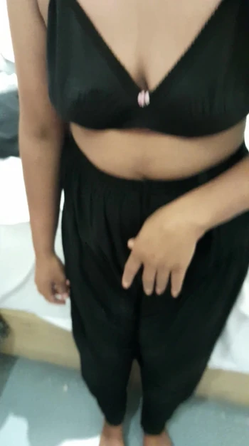 Сиськи показывают и танцуют