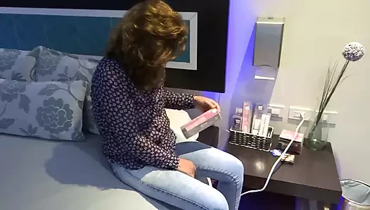 Patronumla motele gitmek için giyiniyorum ve kocam beni kaydediyor, gerçek gavat