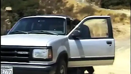 Zenci kız ağzında amında büyük şişman olgun yarağı seviyor