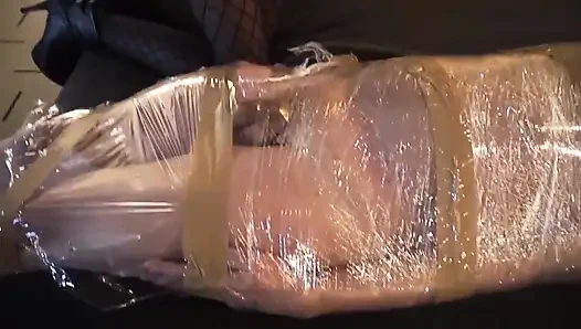 Kadın egemenliği kız kölesini kasete esarete sokuyor