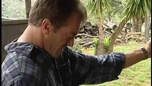 şehvetli delisi ile kabarık göğüsleri alır derin anal delme