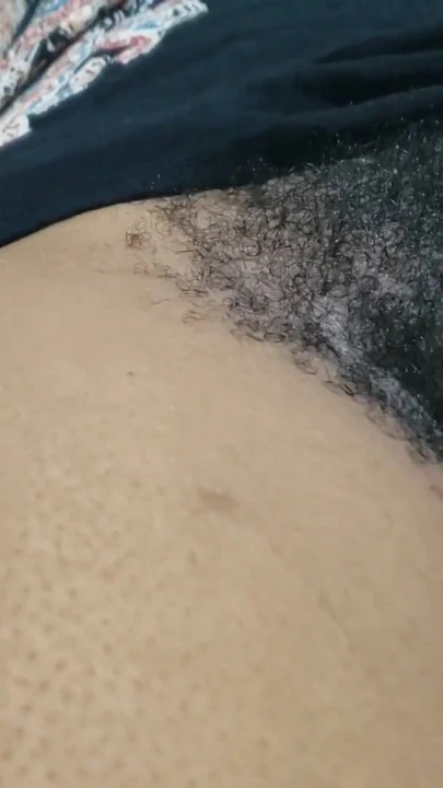 Ateşli orta yaşlı seksi kadın şimdiye kadar gördüğün en kıllı amına ve götüne sahip | Klip 1