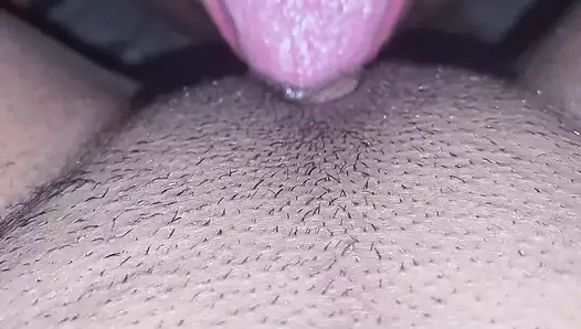 İyilik alışverişi, önce beni emiyor ve sonra sana sakso çekiyorum - üvey erkek kardeşimi büyük götüme boşaltıyorum