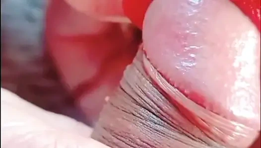 Sabrina deliği ağzına alıyor ve tüm dölleri yutuyor