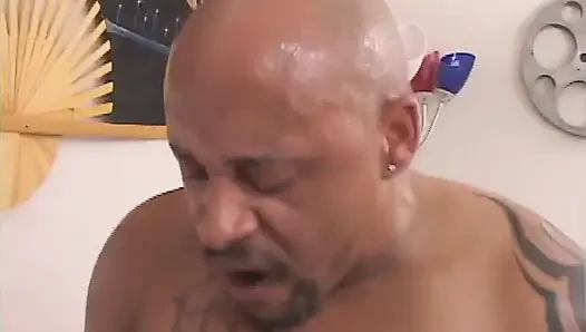 Güzel götlü sistas, bölüm 14