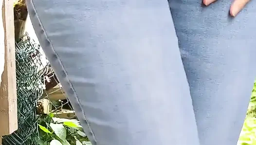 Bir adam gibi işiyor