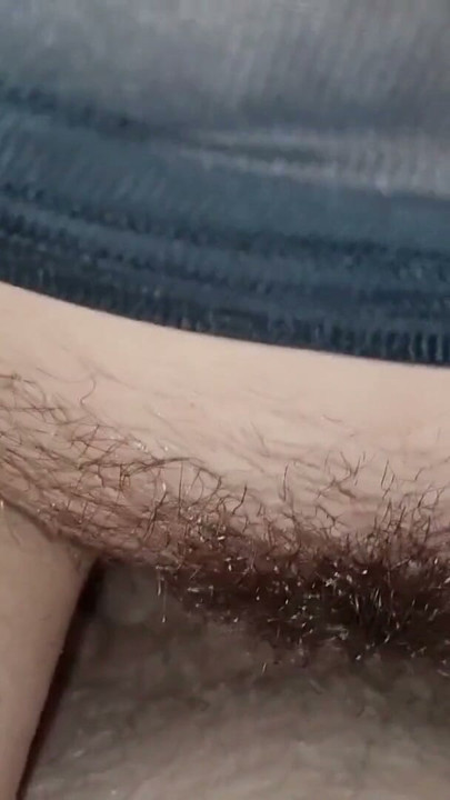 Sıcak üvey kız, ebeveynleri uzaktayken oturma odasında üvey kardeşi sikikleri. cumshot ve orgazm. | Klip 1