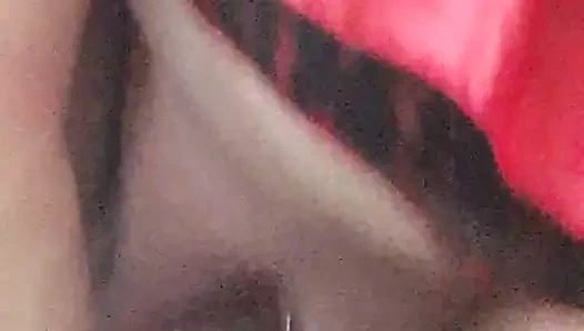 İskoç sürtük sara derinden ayak alır ve ağır boşalır.