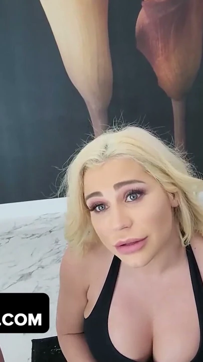 Üvey anne Spencer Scott inek üvey kızı Harley King'e üvey babasının yarağını nasıl emmesini öğretiyor - dadcrush | Klip 2