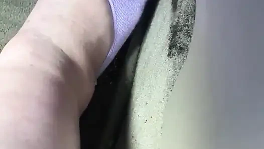 Mor çoraplı pedal pompalama