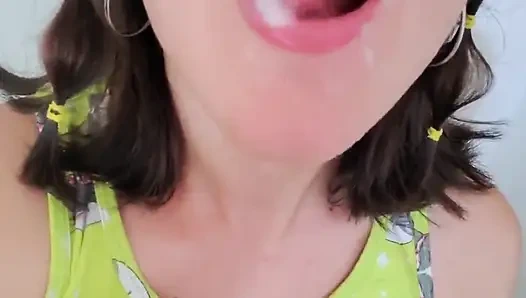 Onu ağzıma boşaltmak için lezzetli sakso, dölü seviyorum ve hepsini yutıyorum