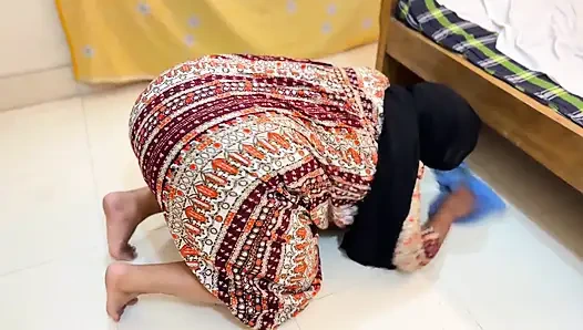 Mısırlı güzel büyük götlü düzgün vücutlu Müslüman ateşli üvey anne yatağın altına sıkıştıktan sonra benden anal sikiş istiyor!