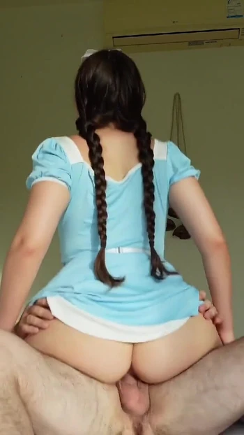 Незабываемый момент из "Когда моей жены нет дома, я трахаю мою сексуальную горничную".