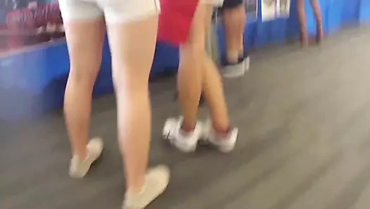 Hassas Asyalı göt ve bacaklar