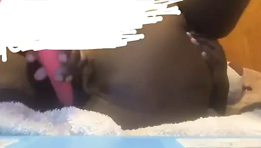 Abanoz yapar şişman ıslak sulu kabarık kedi fışkırtma