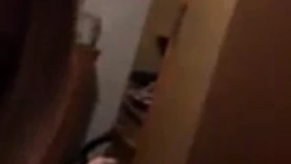 Rubia madura chupando polla