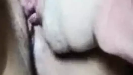 Hintli kız arkadaşım amcığını yalıyor