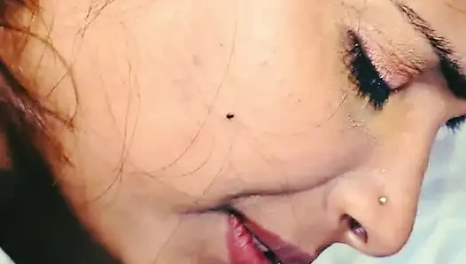 Aman banyo yaparken dul bıraktı Tejaswini