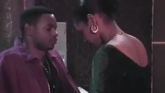 Siyah sürtük yarak emiyor