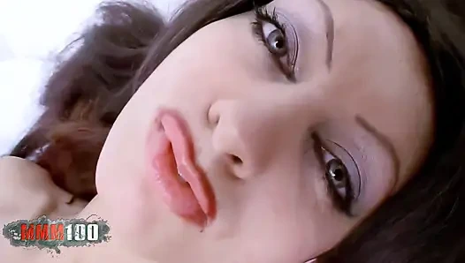 Aude: Aude ve Angelina web kamerası için şov yapıyor