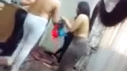 bailando sin sujetador