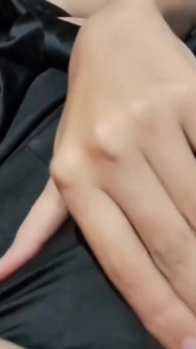 "Yaramaz üniversiteli kız amına dokunurken inliyor" dan duygusal an