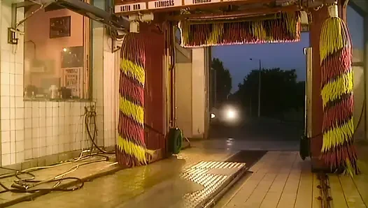 Göğüslü Yıkama Kaputundaki Koyunla Sevişmiş