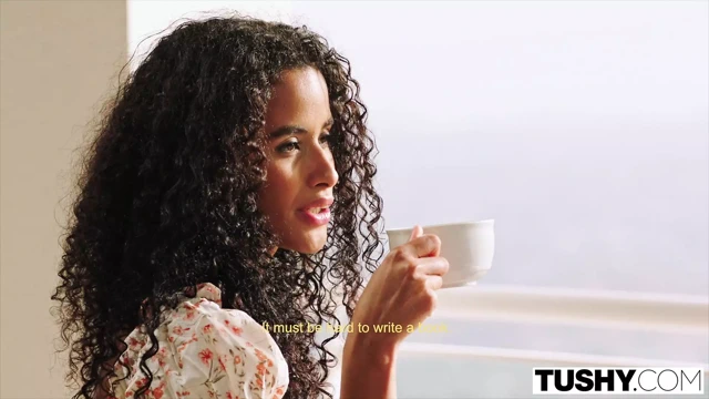 Tushy – anal seven güzellik mia vücudunun konuşmasına izin veriyor