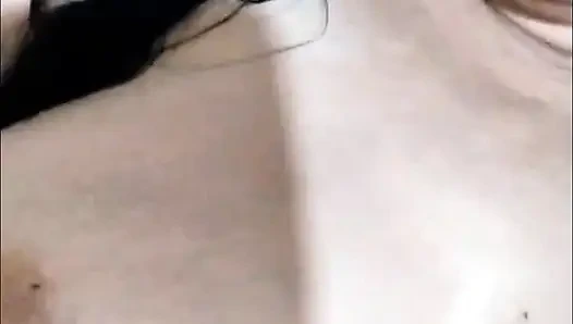 Evli kadın ilk kez dildoyla bitiriyor