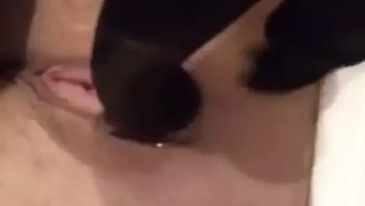 Sıkılmış ve yatakta oynamak