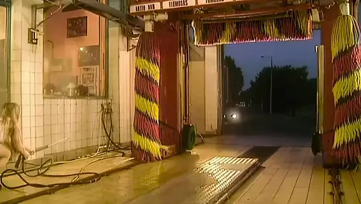 Göğüslü Yıkama Kaputundaki Koyunla Sevişmiş
